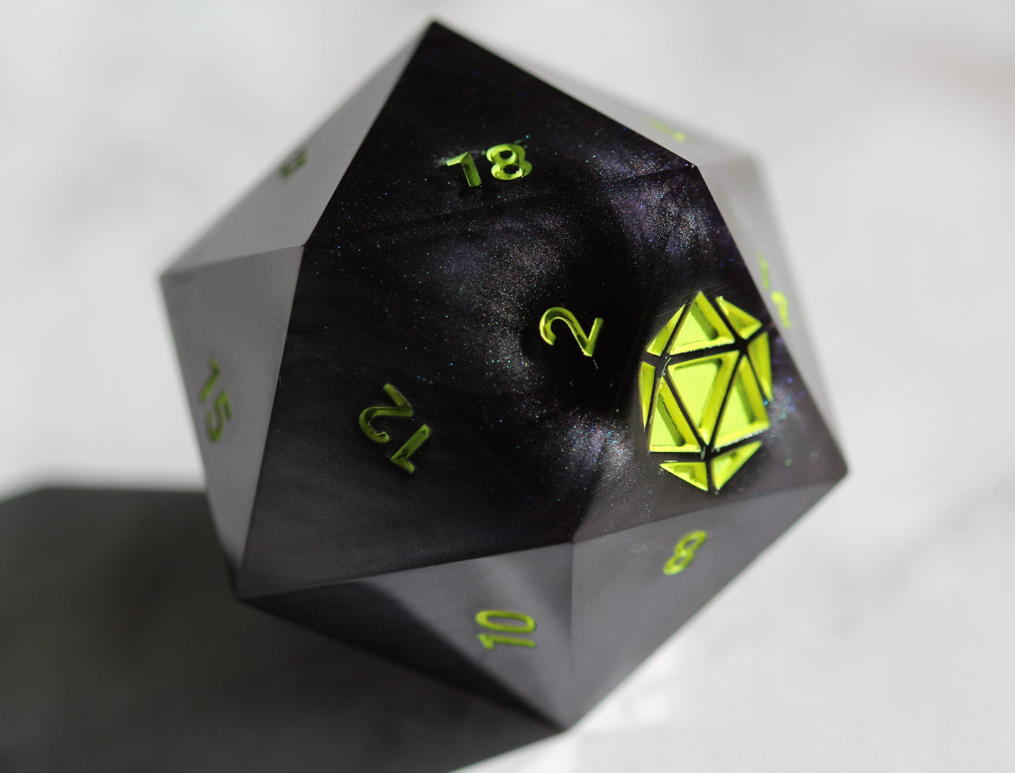 Black Dragon's Essence (Jumbo d20: 40mm)